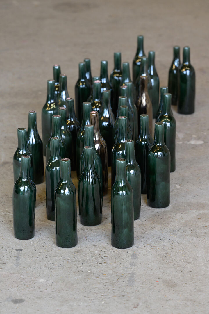 Renee van Oploo - Flessen van porselein